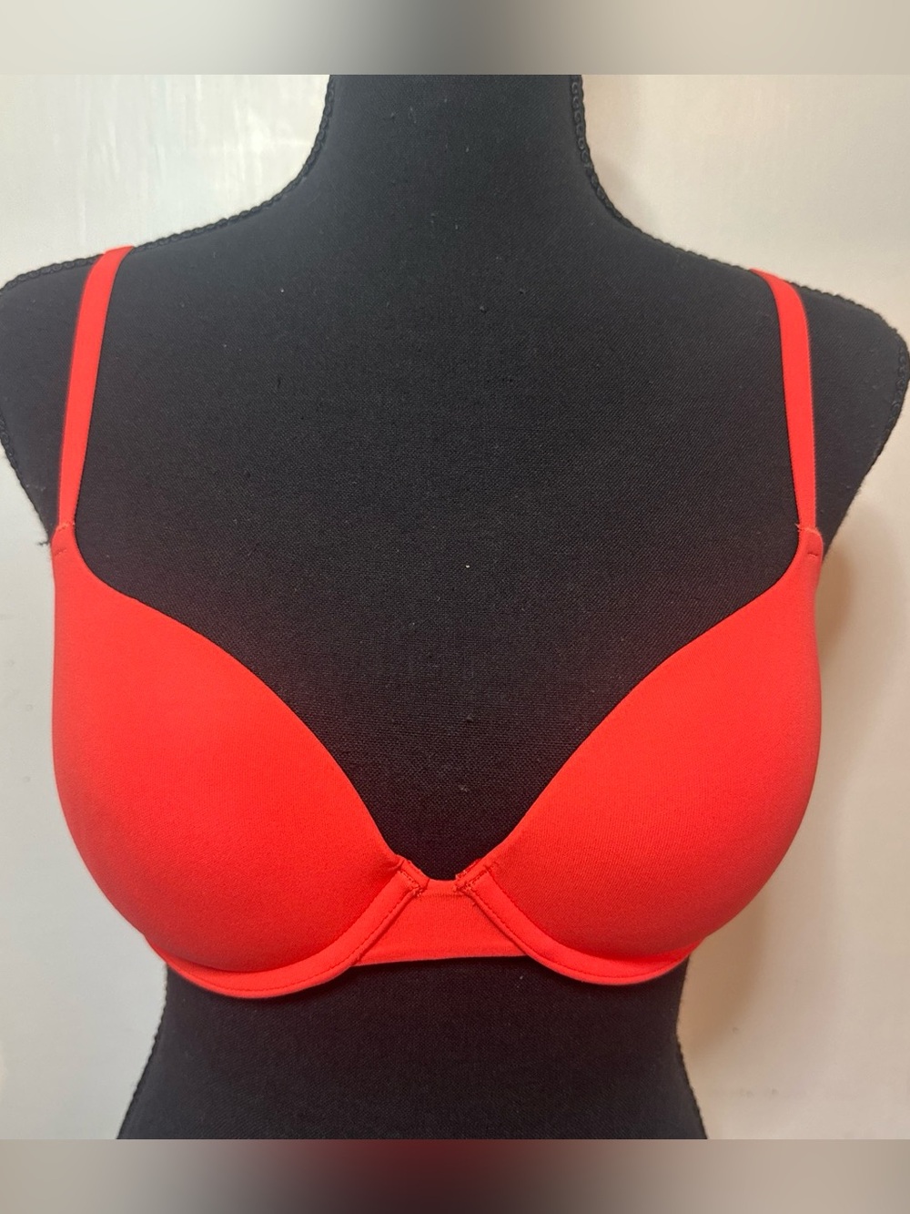 SKIMS Smooth Push-Up Bra in Red